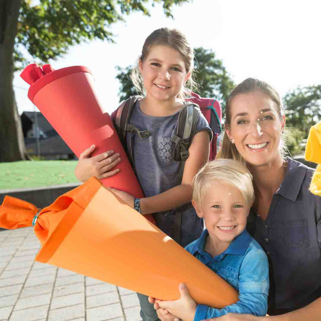 schultüte-schulanfang-mutter-kinder